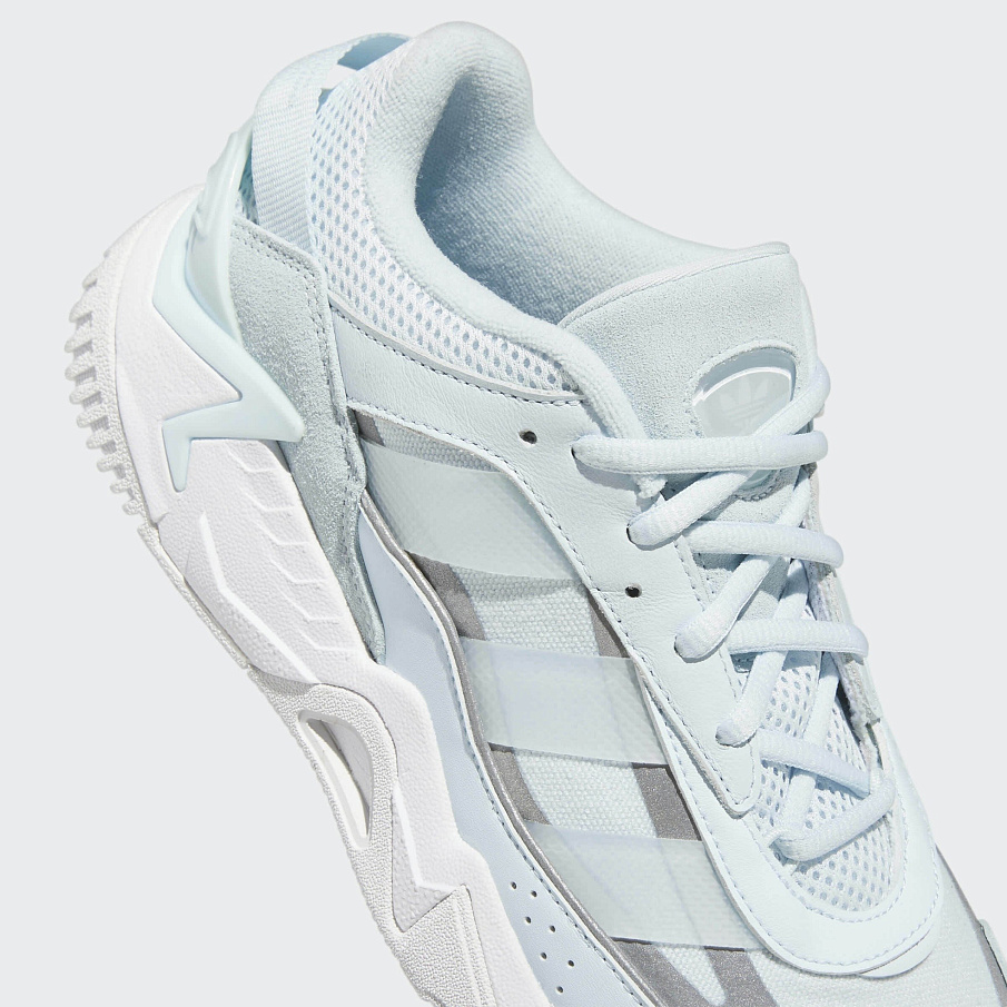 Фото № 2 с приближением к товару «‎Adidas »