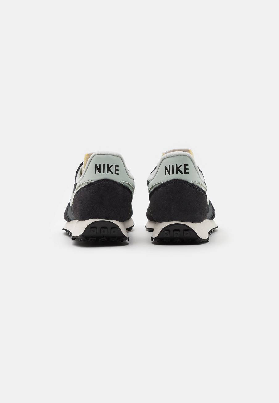 Фото № 3 с приближением к товару «‎Nike Challenger Og »