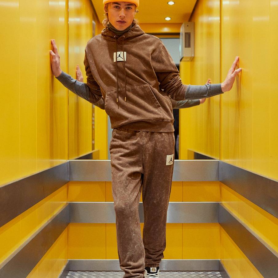 Фото № 3 с приближением к товару «‎Nike Air Force 1 React 40th »
