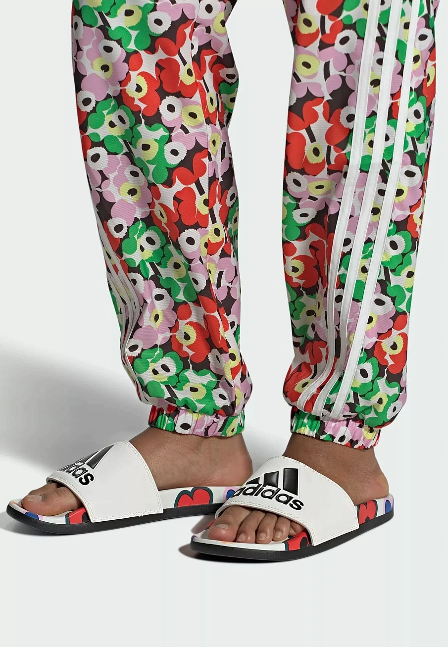 Фото № 1 с приближением к товару «‎ADILETTE COMFORT SLIDES»