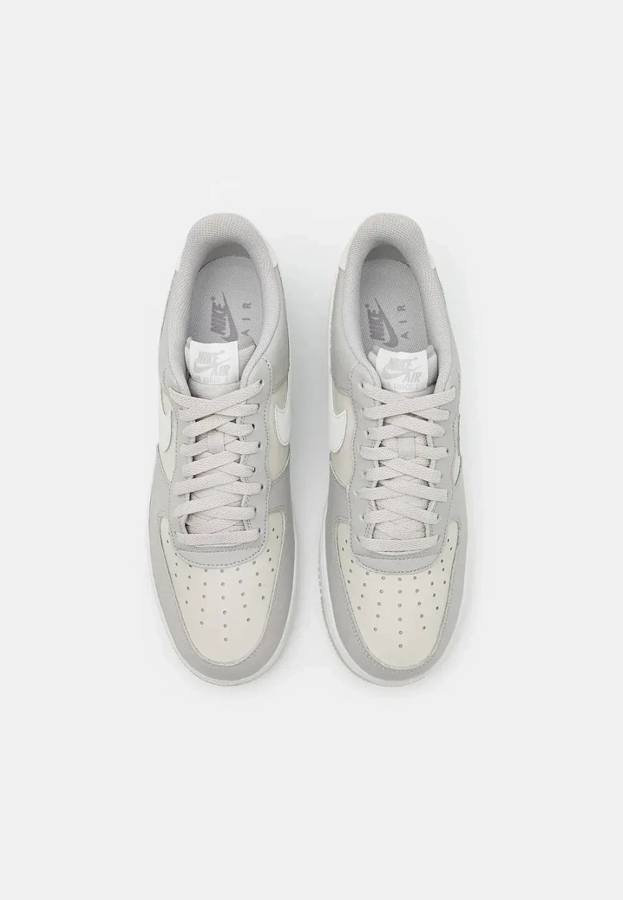 Фото № 4 с приближением к товару «‎AIR FORCE 1 07 LV8»
