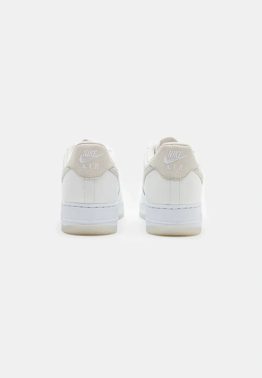 Фото № 3 с приближением к товару «‎AIR FORCE 1 07 LV8»