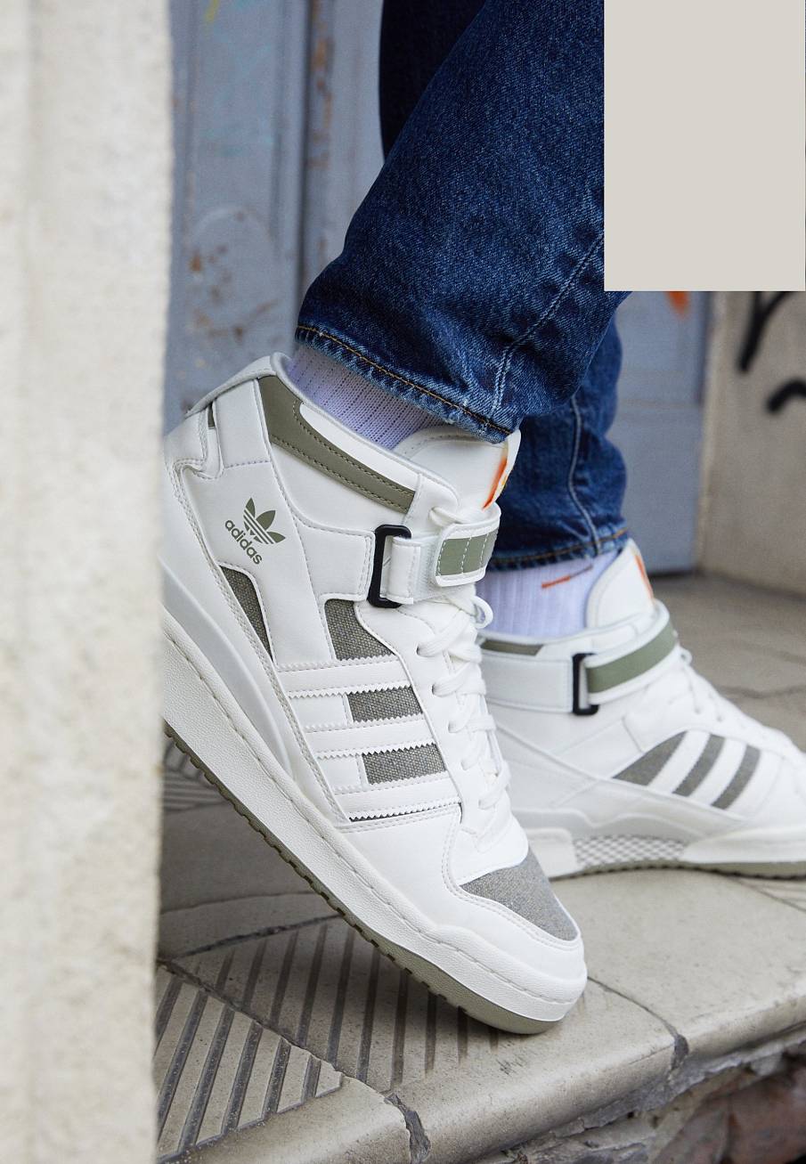 Фото № 3 с приближением к товару «‎Adidas Forum »