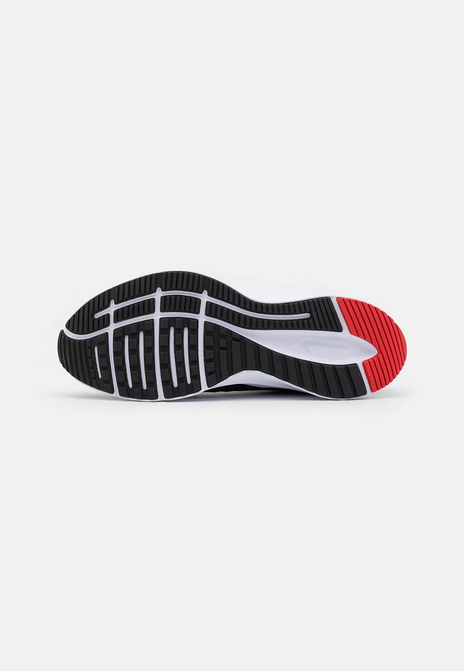 Фото № 4 с приближением к товару «‎Nike Quest 4»