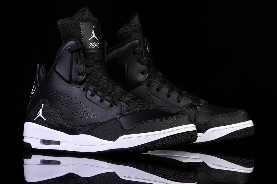 Фото № 1 с приближением к товару «‎Nike Air Jordan Sc-3 Oreo »