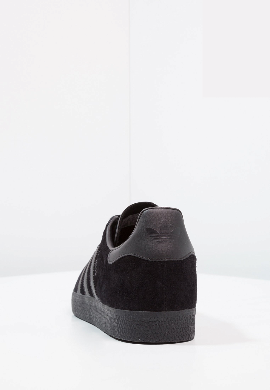 Фото № 3 с приближением к товару «‎Adidas Gazelle »
