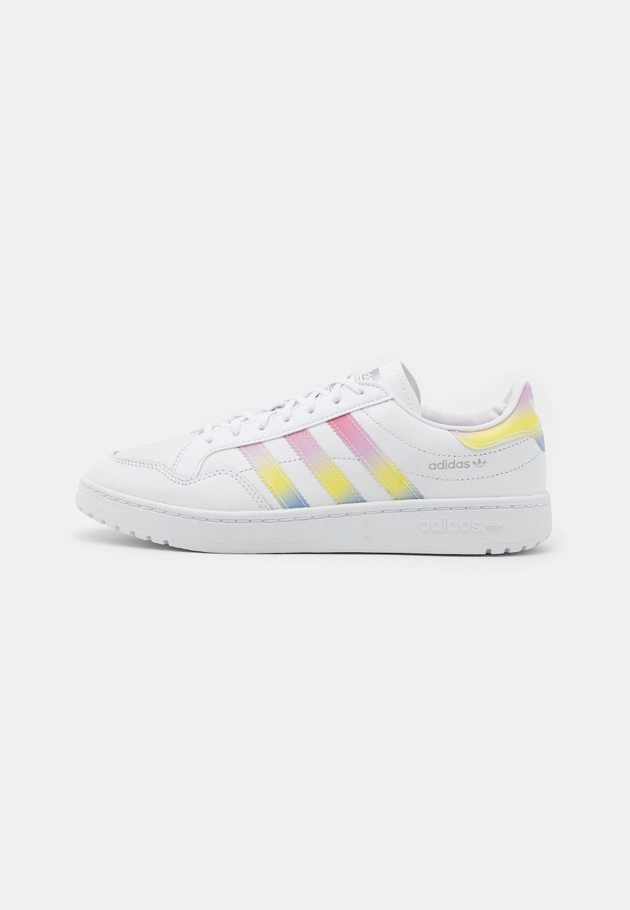 Фото № 1 с приближением к товару «‎Adidas Team Court »