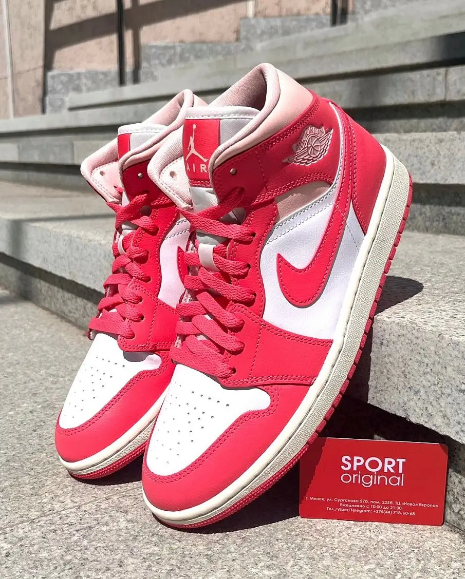 Фото № 1 с приближением к товару «‎Air Jordan 1 Mid "Strawberries & Cream" (BQ6472-186)»