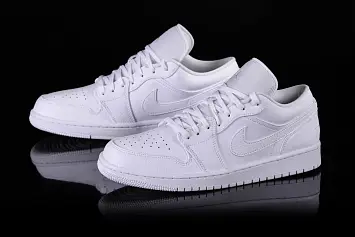 Nike Air Jordan 1 Retro Triple  - 2