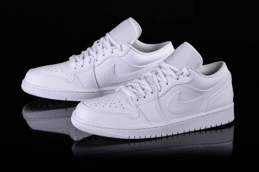 Фото № 2 с приближением к товару «‎Nike Air Jordan 1 Retro Triple »