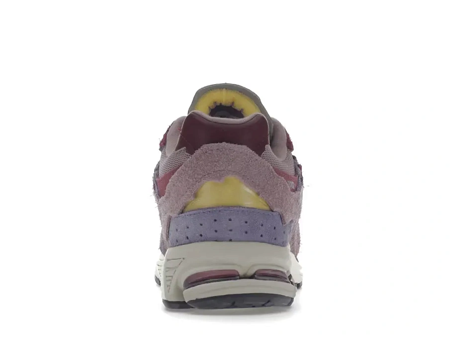 Фото № 4 с приближением к товару «‎New Balance 2002R»