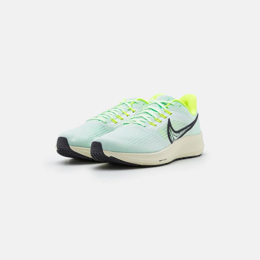 Фото № 2 с приближением к товару «‎Nike Air Zoom Pegasus 39»