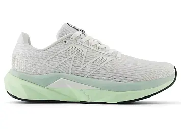 New Balance FuelCell Propel v5