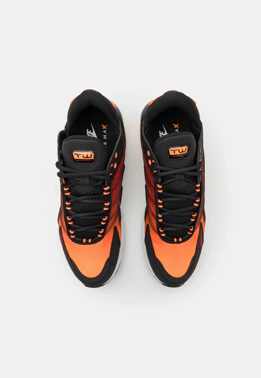 Фото № 4 с приближением к товару «‎AIR MAX»
