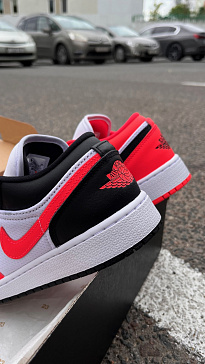 Фото № 2 с приближением к товару «‎Air Jordan 1 Low "Mismatch Chicago"»