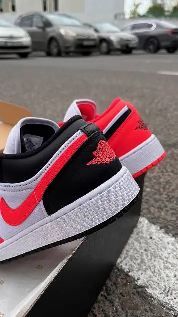 Air Jordan 1 Low "Mismatch Chicago" - 2