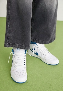Фото № 2 с приближением к товару «‎AIR JORDAN 1 MID SE»
