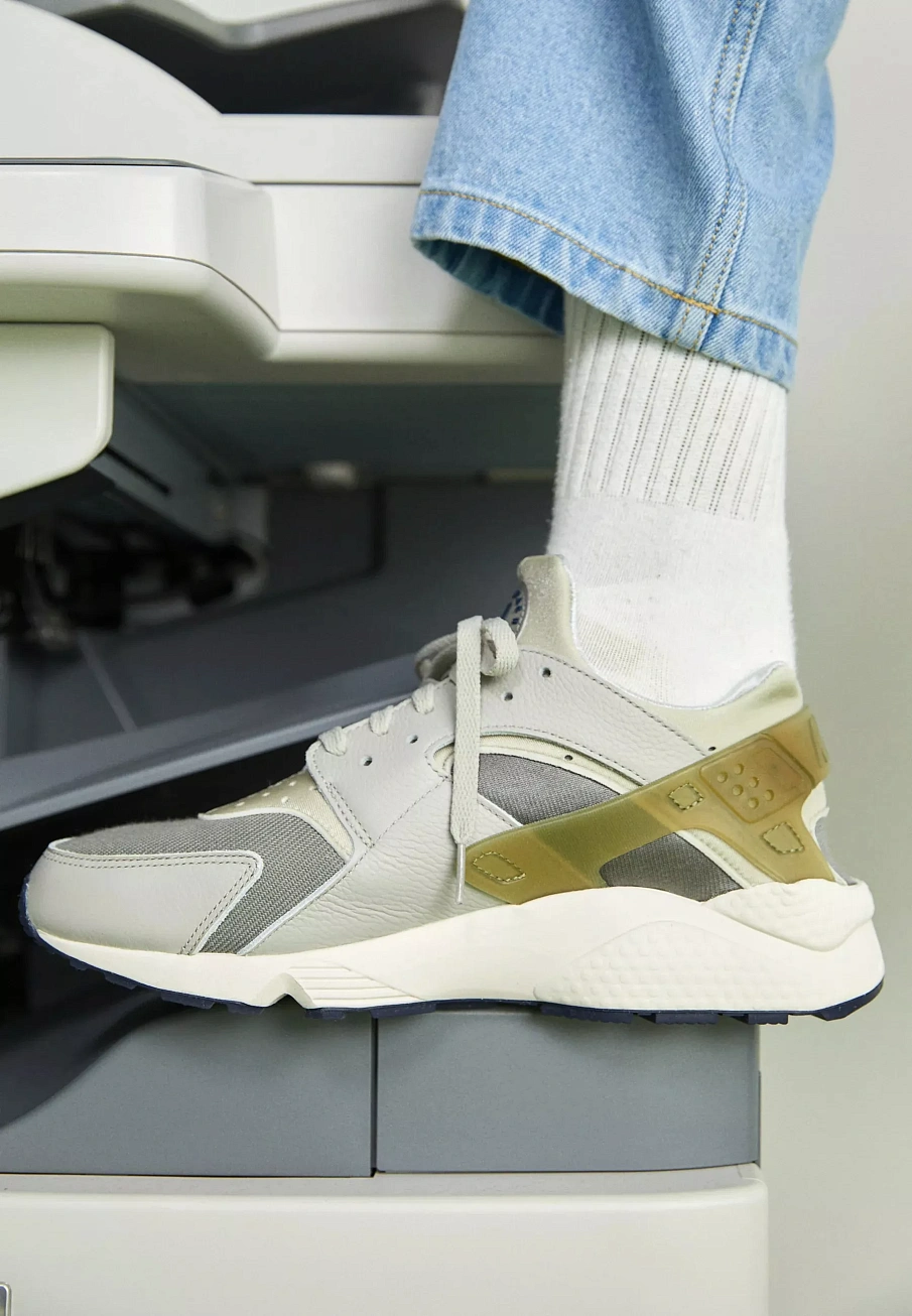 Фото № 4 с приближением к товару «‎AIR HUARACHE UNISEX»