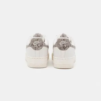 Nike Wmns Air Force 1 07  - 3