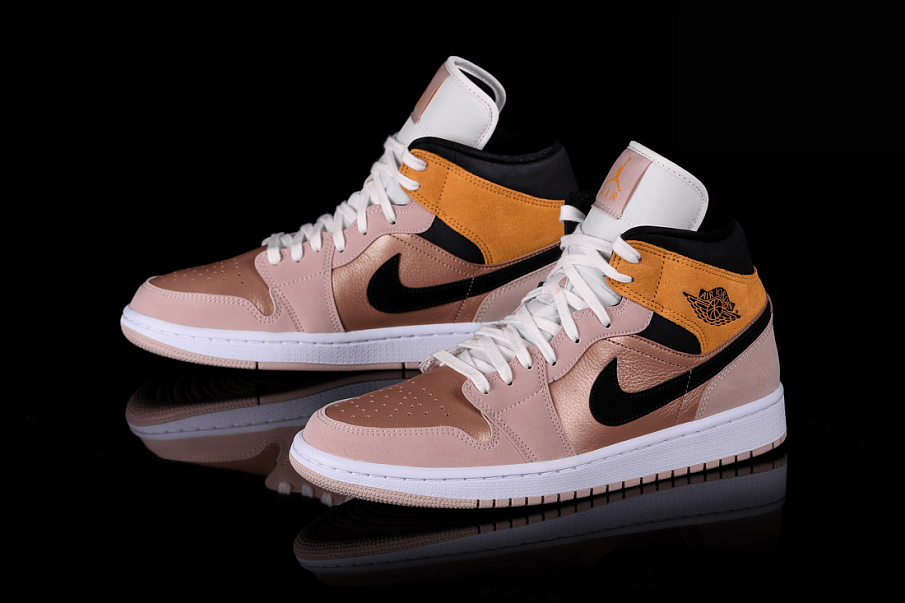 Фото № 3 с приближением к товару «‎Nike Air Jordan 1 Retro Wmns Particle»