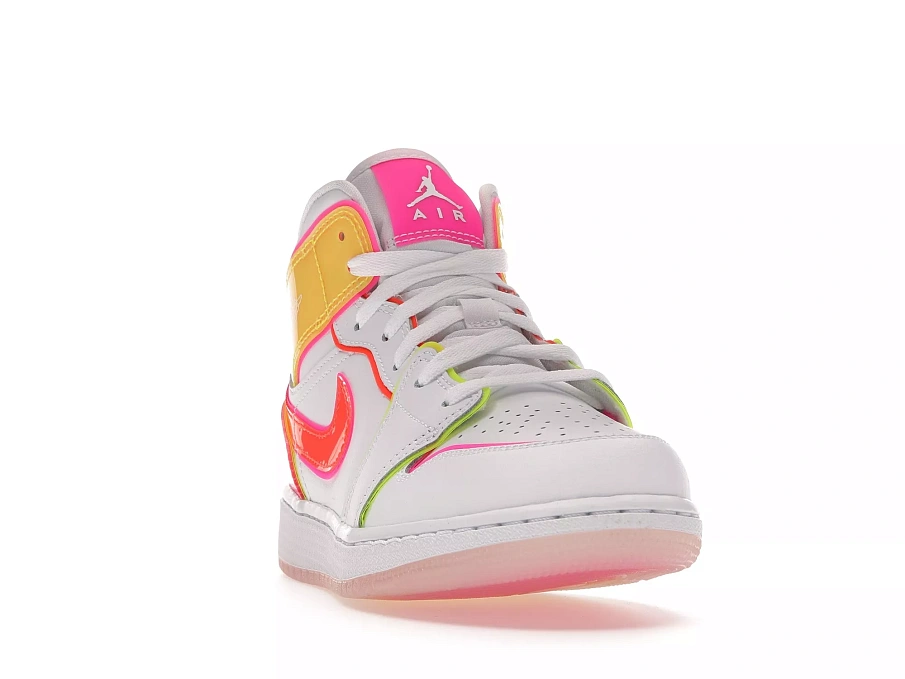 Фото № 3 с приближением к товару «‎Jordan 1 Mid Edge Glow »