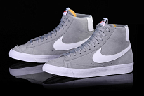 Фото № 3 с приближением к товару «‎Nike Blazer ’77 Retro Wolf»