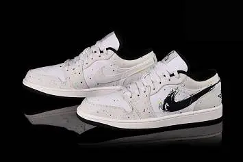 Nike Air Jordan 1 Retro SE Brushstroke Swoosh Paint Splatter  - 2