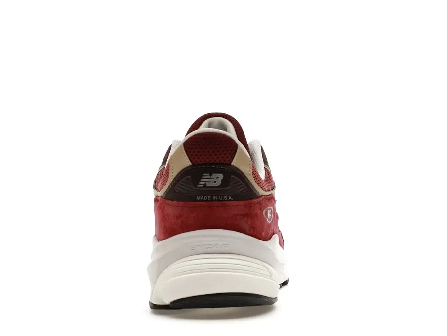 Фото № 4 с приближением к товару «‎New Balance 990v6»
