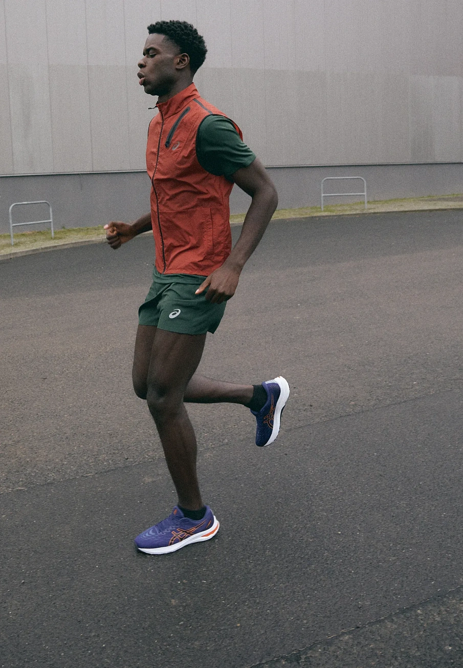 Фото № 3 с приближением к товару «‎Road running shoes»
