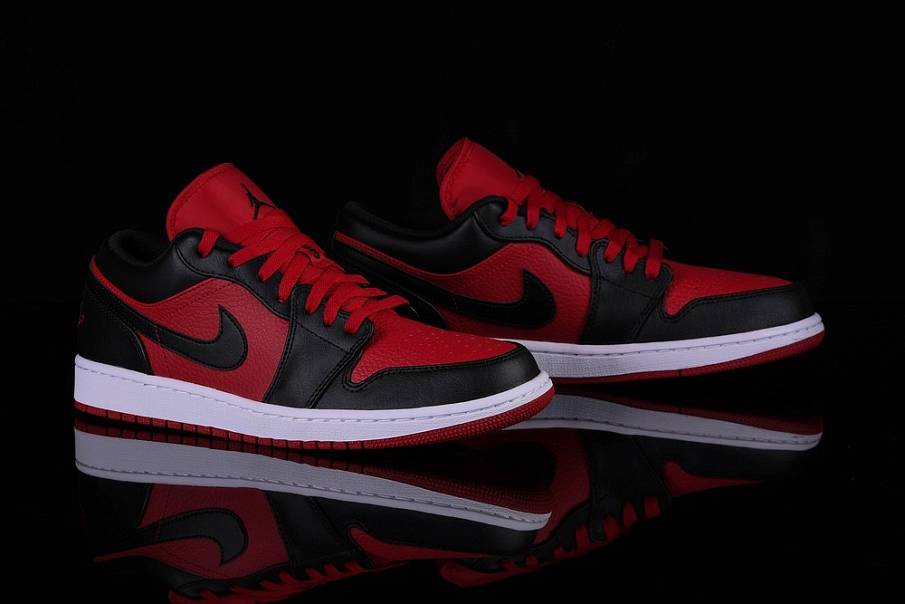 Фото № 2 с приближением к товару «‎Nike Air Jordan 1 Retro Banned »
