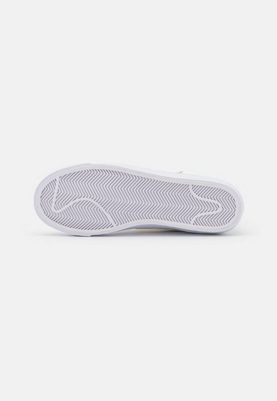 Фото № 5 с приближением к товару «‎Nike Blazer 77 »
