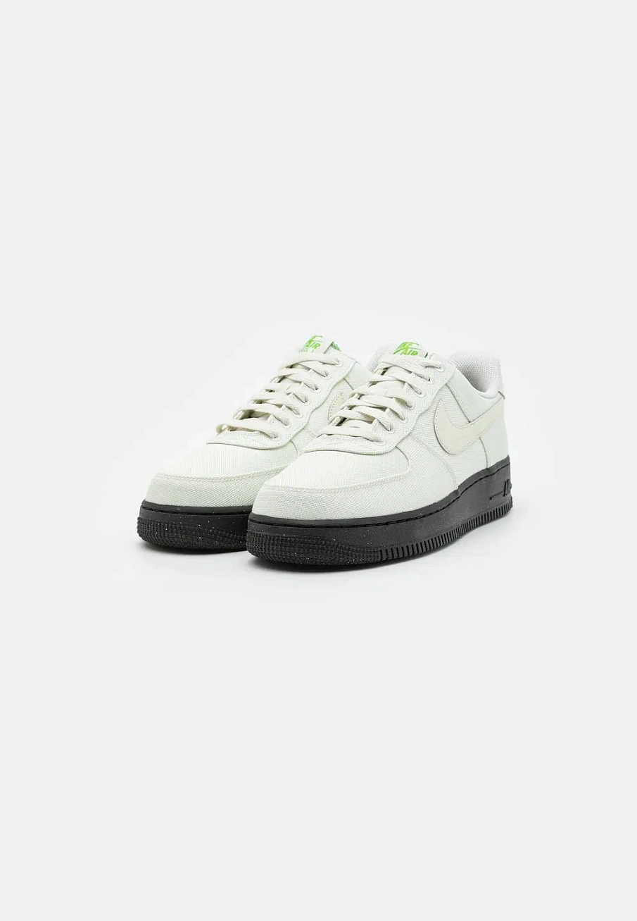 Фото № 2 с приближением к товару «‎AIR FORCE 1 '07»
