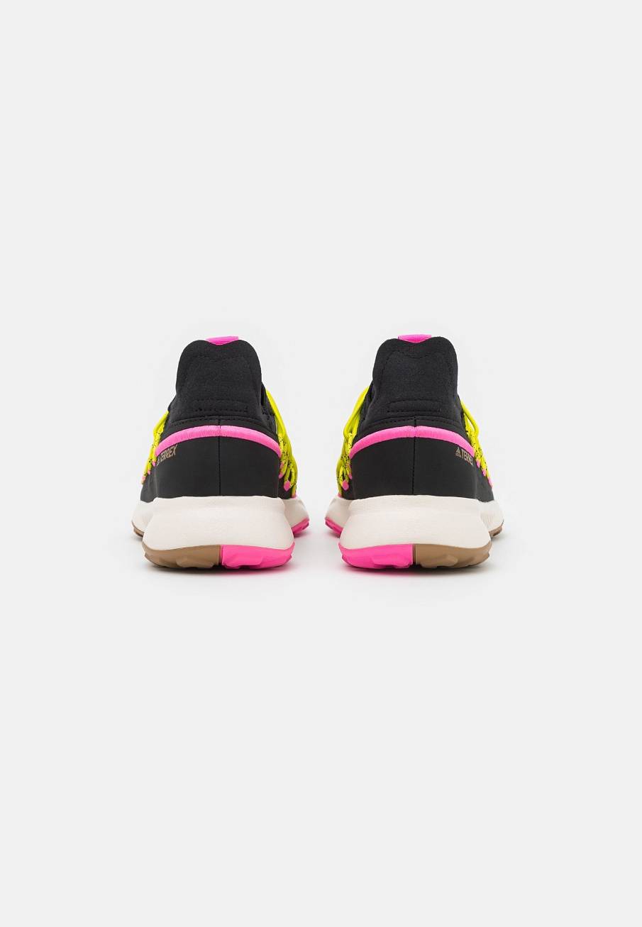 Фото № 3 с приближением к товару «‎Adidas Terrex Voyager 21»