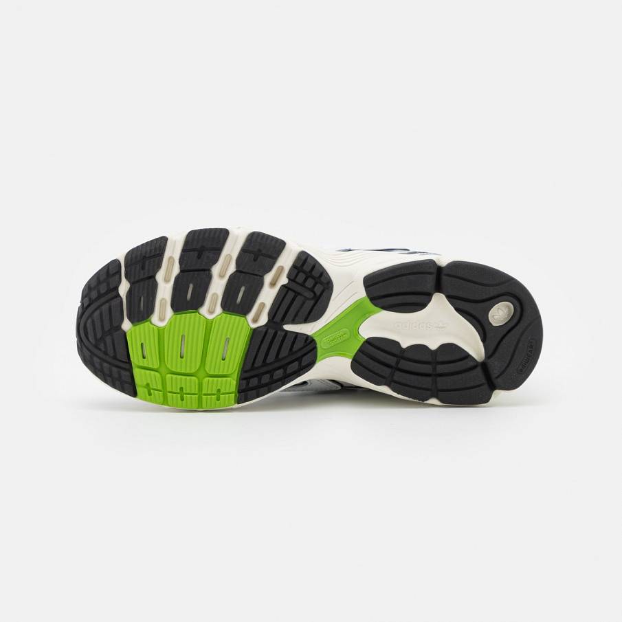 Фото № 5 с приближением к товару «‎Adidas Astir »
