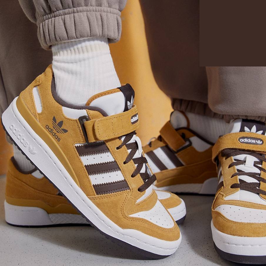 Фото № 3 с приближением к товару «‎Adidas Forum »