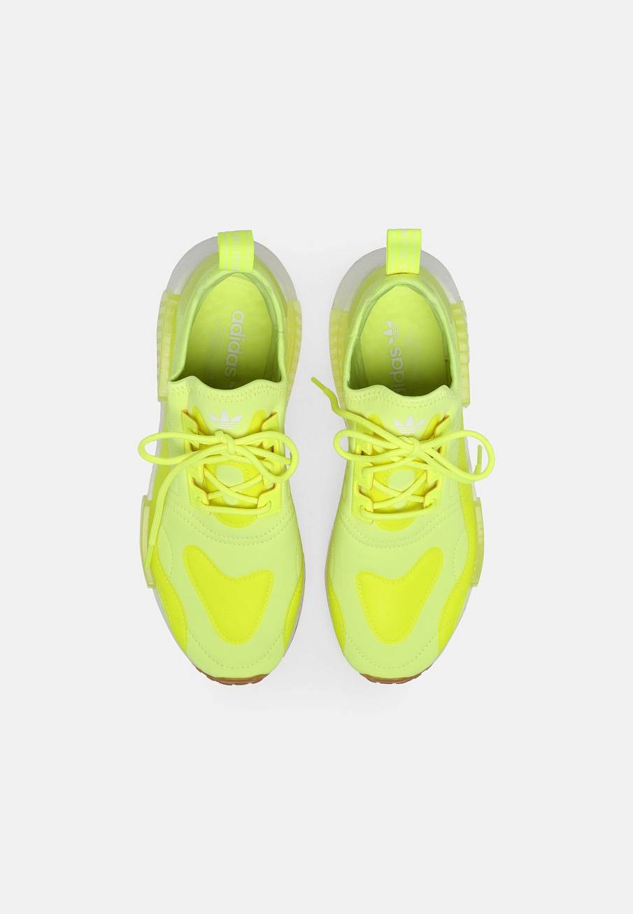 Фото № 4 с приближением к товару «‎Adidas Nmd_r1 »