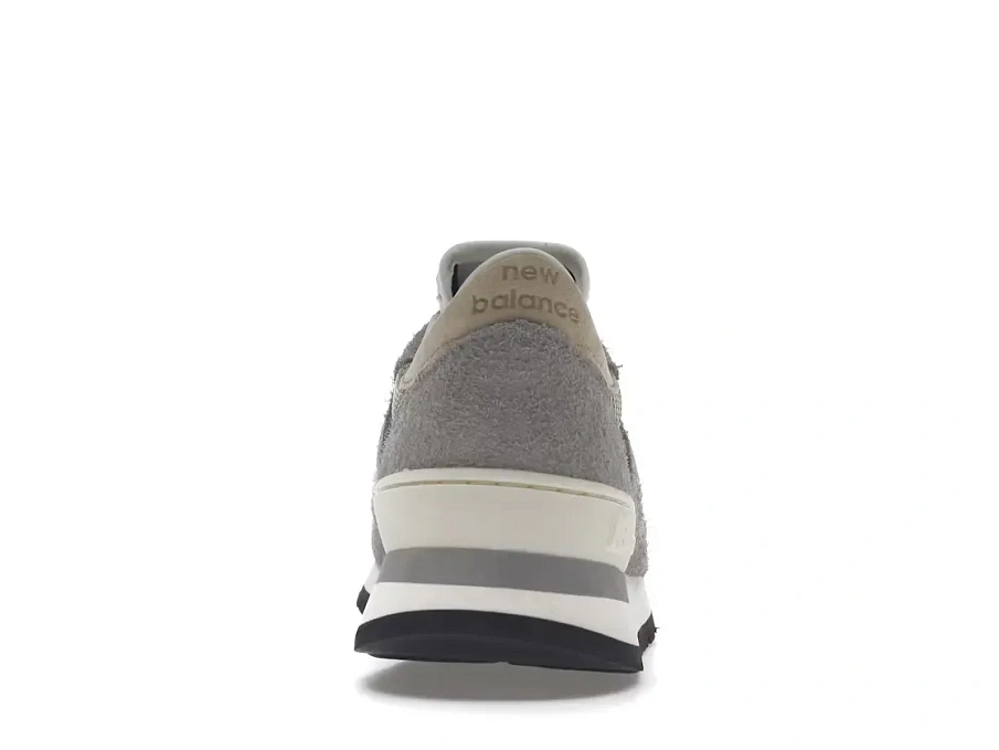 Фото № 4 с приближением к товару «‎New Balance 990v1»