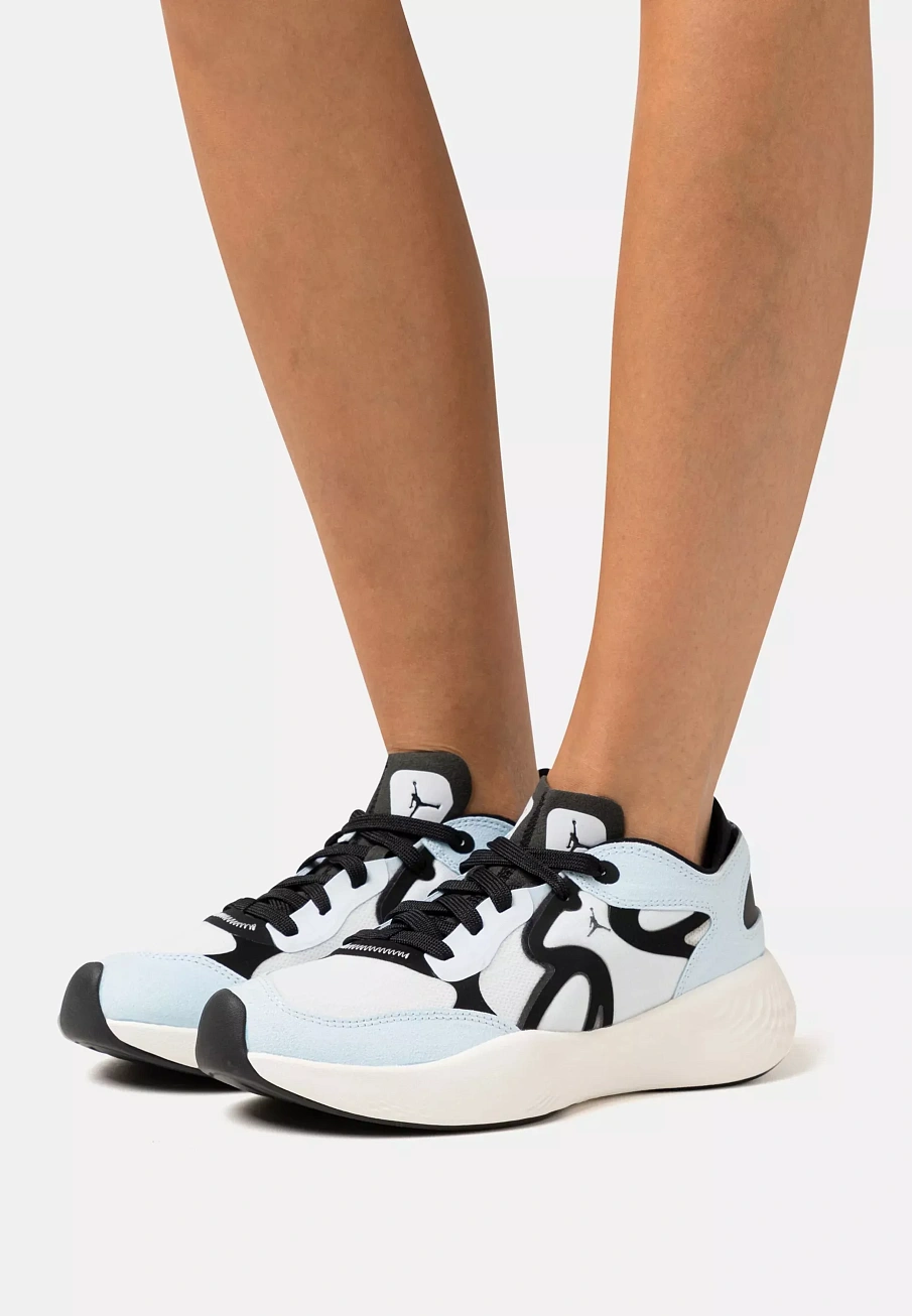 Фото № 1 с приближением к товару «‎WMNS JORDAN DELTA 3 LOW»