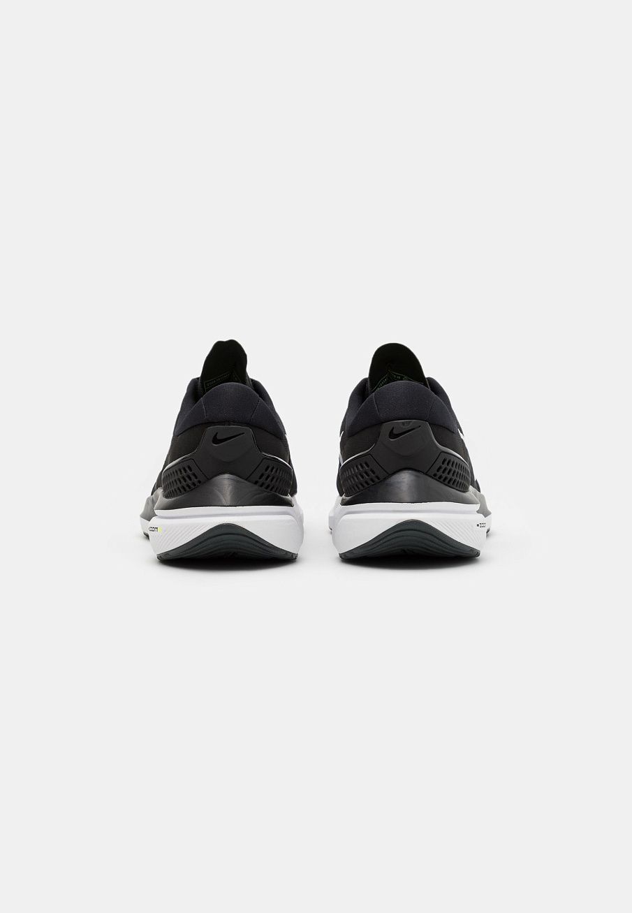 Фото № 2 с приближением к товару «‎Nike Air Zoom Vomero 15»