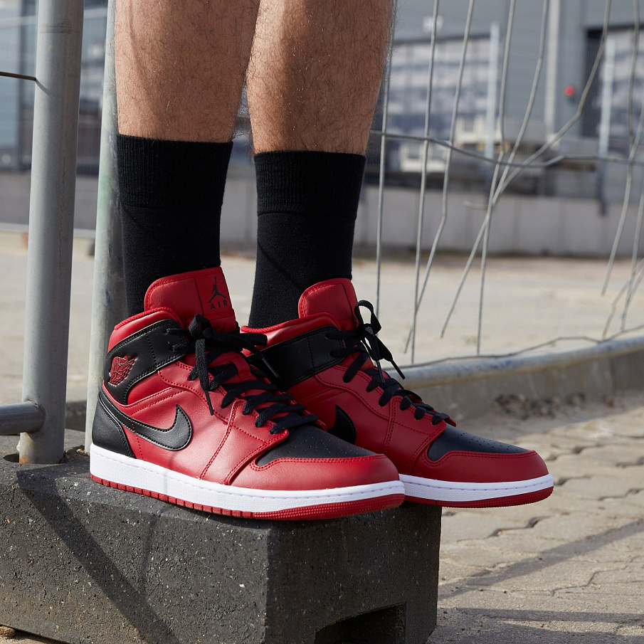 Фото № 3 с приближением к товару «‎Air Jordan 1 »