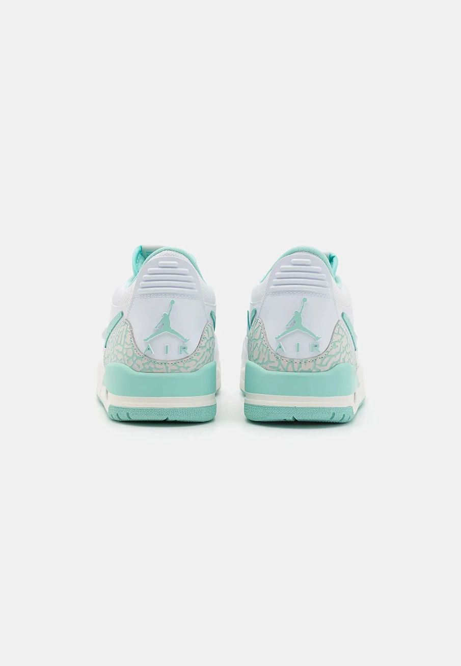 Фото № 3 с приближением к товару «‎AIR JORDAN LEGACY 312 »