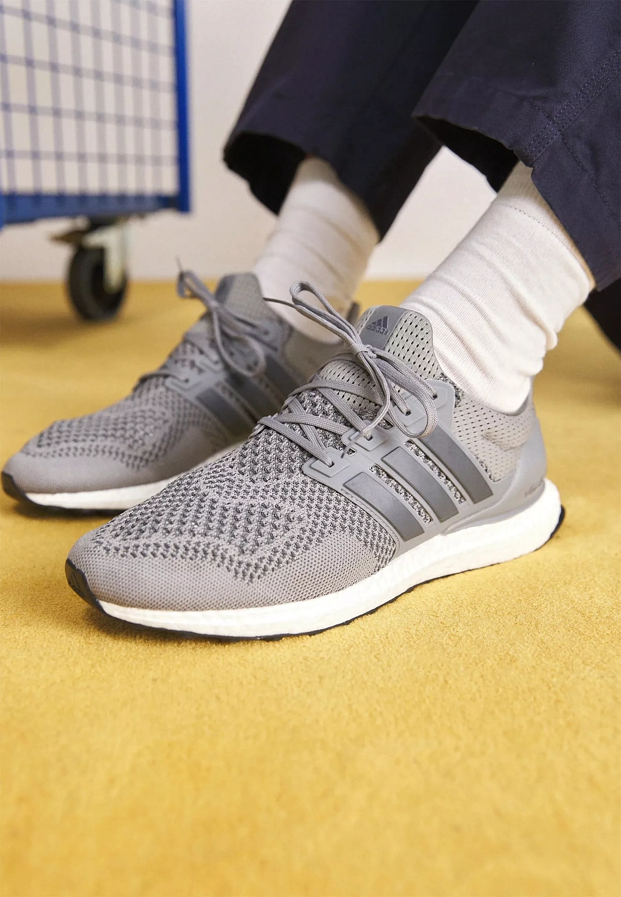 Фото № 3 с приближением к товару «‎ULTRABOOST 1.0»