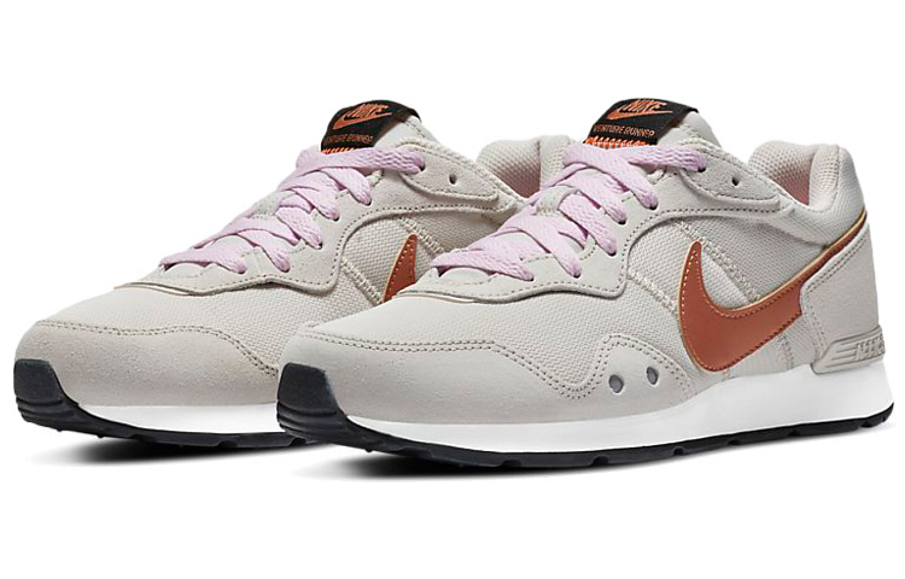 Фото № 3 с приближением к товару «‎Nike Venture Runner Wmns GreyOrange»