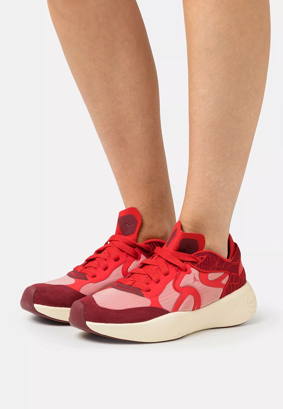 Фото № 1 с приближением к товару «‎WMNS JORDAN DELTA 3 LOW SE»