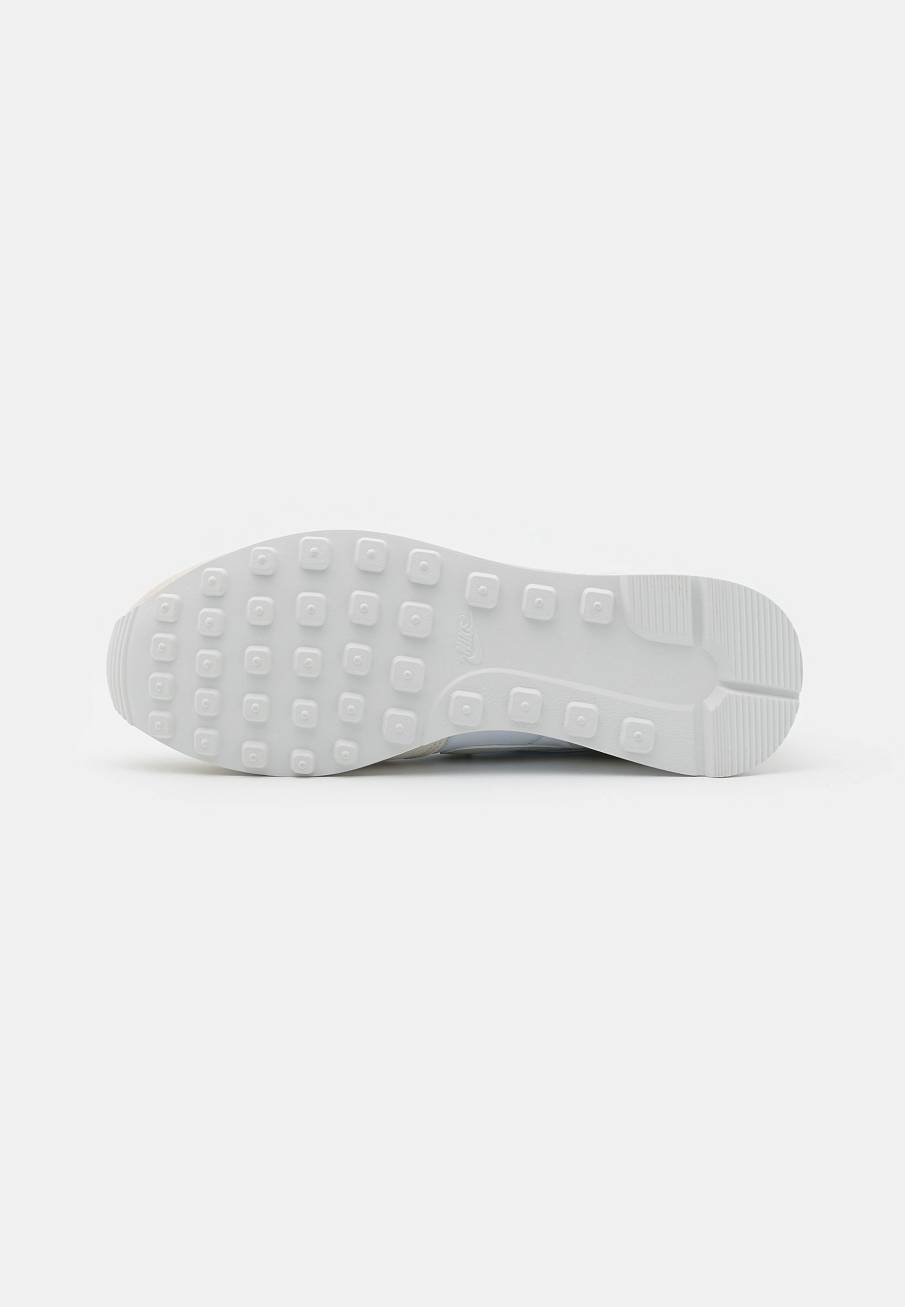 Фото № 4 с приближением к товару «‎Nike Internationalist »