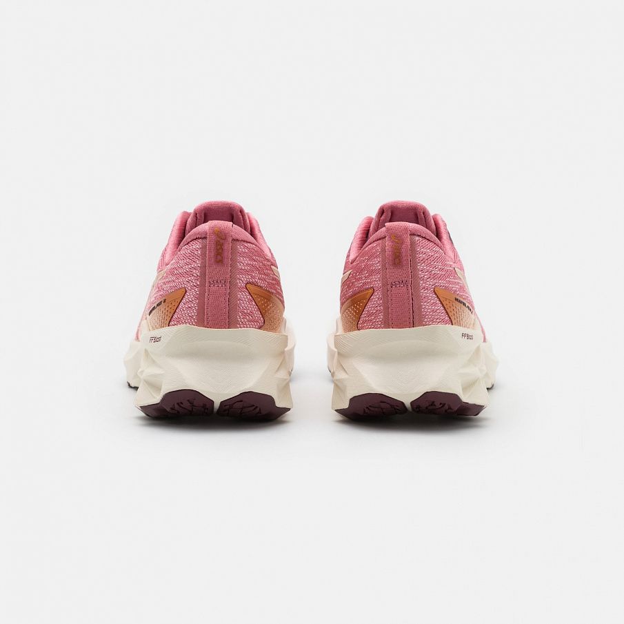 Фото № 3 с приближением к товару «‎Asics Novablast 2»