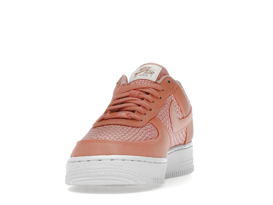Фото № 2 с приближением к товару «‎Nike Air Force 1 07 Low SE Woven Crimson Bliss »