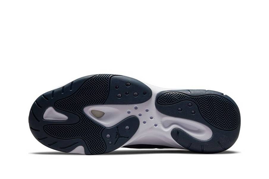 Фото № 3 с приближением к товару «‎Nike Air Jordan 11 CMFT Low Basketball Shoes Michigan»