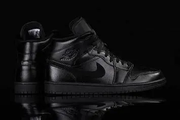Nike Air Jordan 1 Retro Triple  - 4