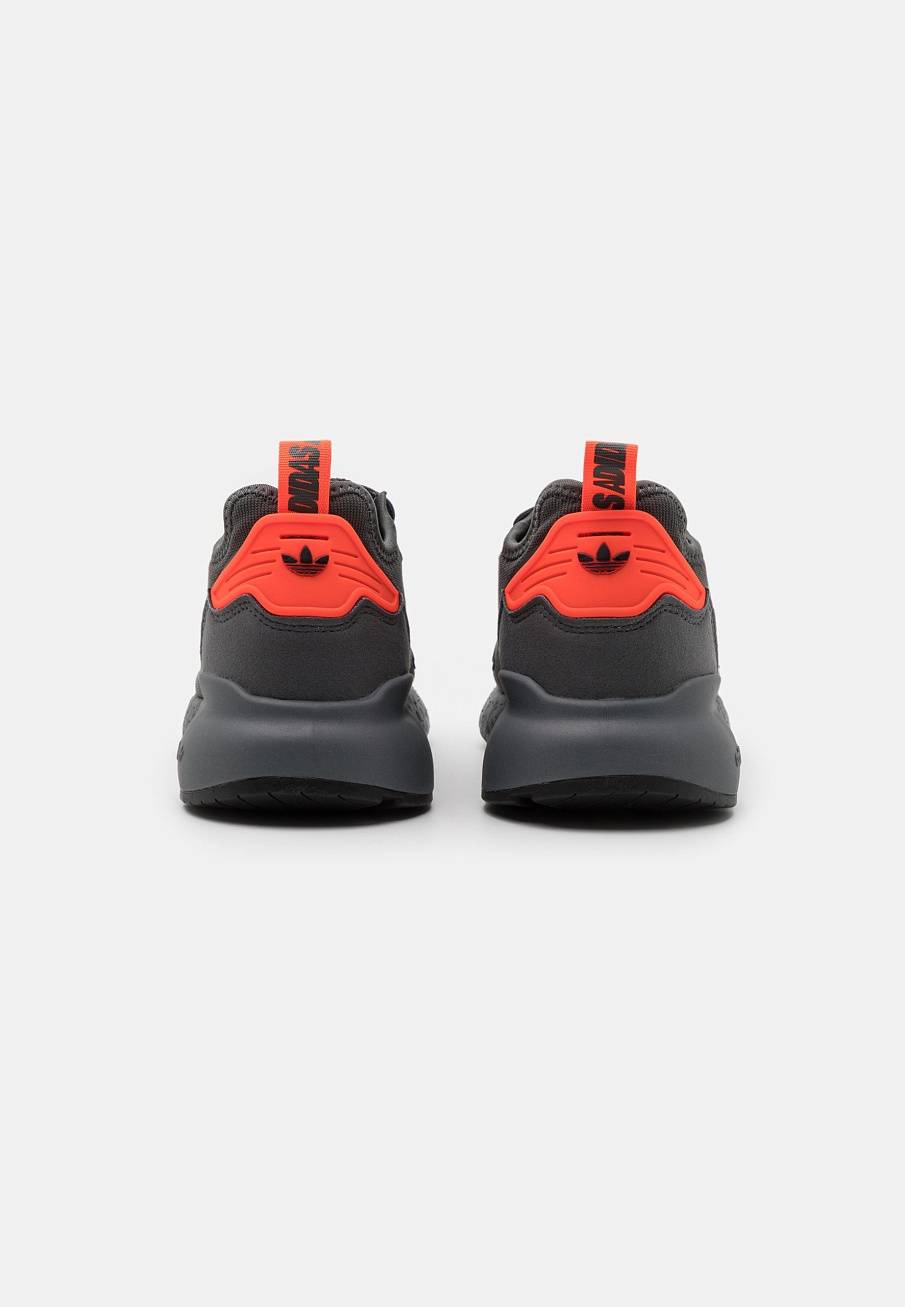 Фото № 3 с приближением к товару «‎Adidas Zx 2k Boost »